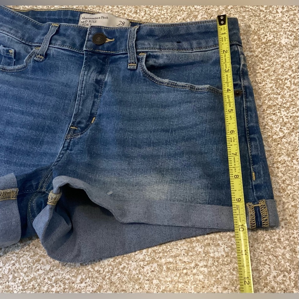 Abercrombie & Fitch Mid-Rise Short - Picture 4 of 8
